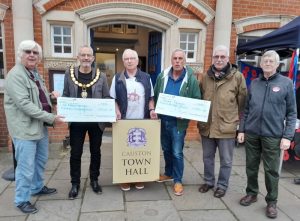 Midsomer Tours present cheques to Mayor's Charities and Thame Museum